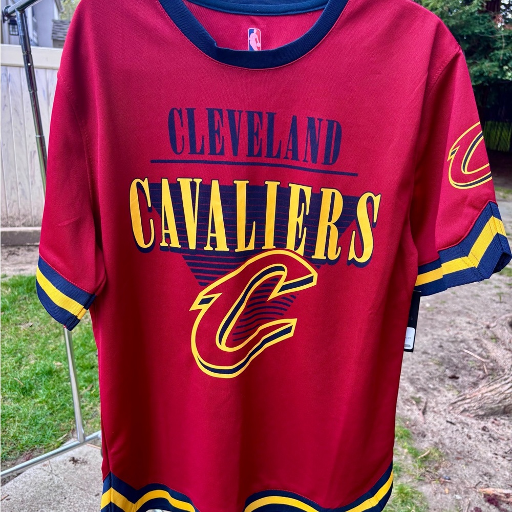 Bnwt men’s Cavaliers Jersey size large